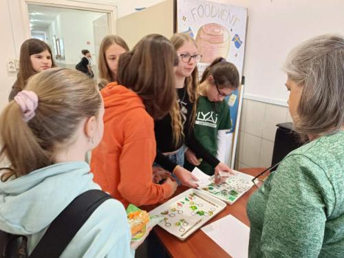 d6684823-e6ff-41e6-9dfa-2324fccb0744